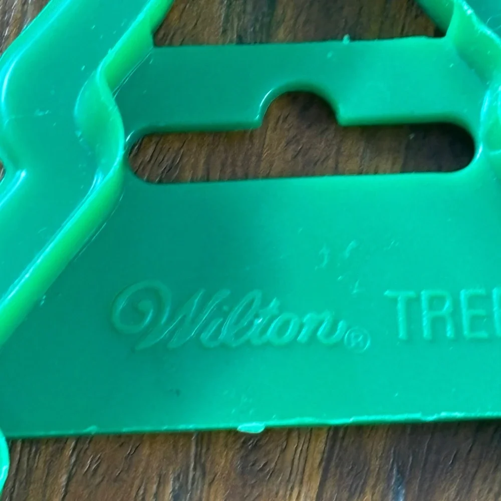 Vintage 1988 Wilton Christmas Cookie Cutter Set 5pc Green Reindeer Snowman Tree
